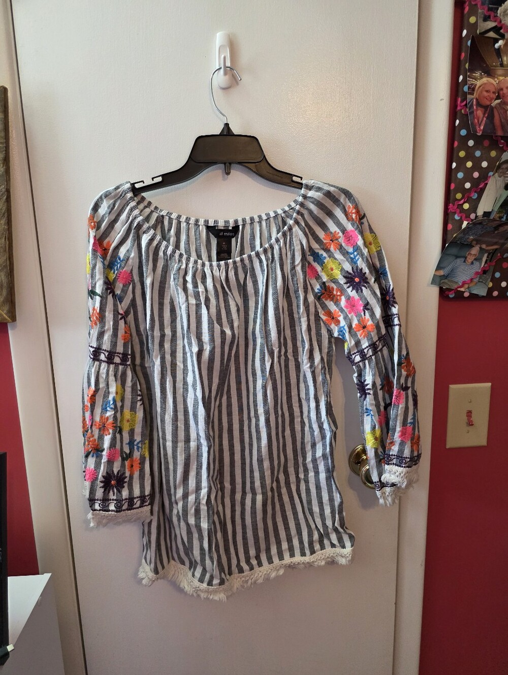 Ali Miles Women's Medium Long Sleeved Striped Embroidered Top